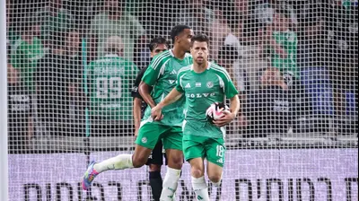 גיא מלמד שחקן מכבי חיפה לאחר שער לרשת הפועל חיפה. מאור אלקסלסי