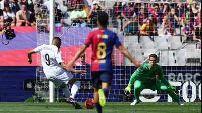 קיליאן אמבפה שחקן ריאל מדריד כובש מול ברצלונה. רויטרס