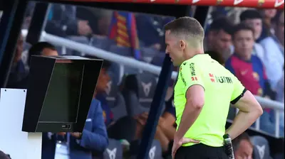 אלחנדרו הרננדס הרננדס שופט כדורגל ספרדי. רויטרס