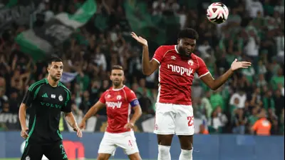 לוקאס ונטורה, הפועל באר שבע לצד דין דוד, מכבי חיפה. דני מרון