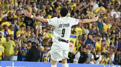 דור תורג'מן שחקן מכבי תל אביב חוגג שער. ברני ארדוב