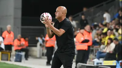 מאמן מכבי נתניה יוסי אבוקסיס. ברני ארדוב