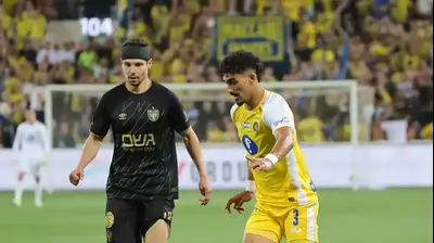 שחקן מכבי תל אביב, רוי רביבו, מול שחקן בית