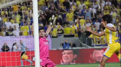 שחקן מכבי תל אביב, דור פרץ, כובש נגד בית