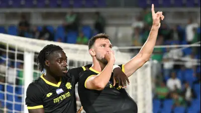 עמית כהן שחקן מכבי נתניה חוגג שער, איתו דניאל דאפה. ברני ארדוב