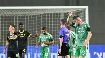 אולכסנדר סירוטה שחקן מכבי חיפה מאוכזב. ברני ארדוב