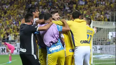 שחקני מכבי תל אביב חוגגים. אודי ציטיאט