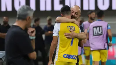 מאמן מכבי תל אביב, ז'ארקו לאזטיץ', עם ערן זהבי. אודי ציטיאט