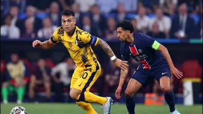 שחקן פריז סן ז'רמן, מרקיניוס, מול שחקן אינטר, לאוטרו מרטינס. Justin Setterfield,GettyImages