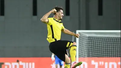 עוז בילו שחקן מכבי נתניה חוגג שער. ברני ארדוב