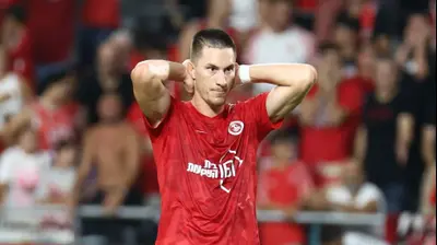 שחקן הפועל תל אביב אדריאן קרייב. דני מרון