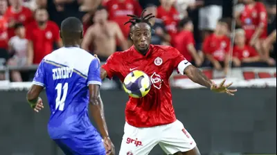 שחקן הפועל תל אביב פרנאן מאיימבו. דני מרון