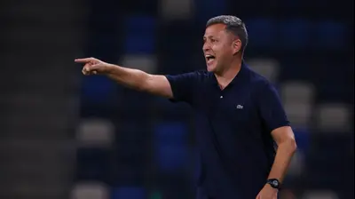 דייגו פלורס מאמן מכבי חיפה. מאור אלקסלסי