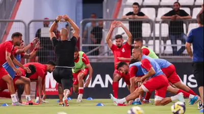 שחקני בני סכנין בחימום. מאור אלקסלסי