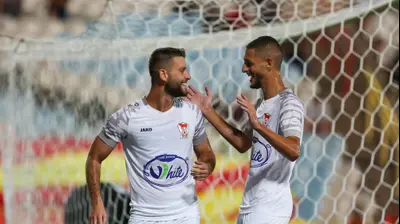 עדן שמיר חוגג עם אחמד סלמן, בני סכנין. לירון מולדובן 