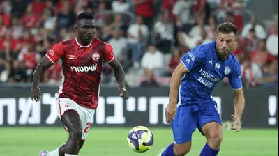 הארון שפסו שחקן עירוני טבריה מול קינגס קאנגווה שחקן הפועל באר שבע. דני מרון