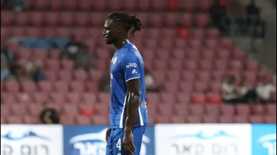 סמביניה שחקן עירוני טבריה לאחר הרחקתו. דני מרון