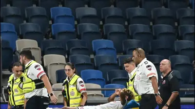 סלאם ג'ידו, הפועל חיפה, מפונה על אלונקה. ברני ארדוב