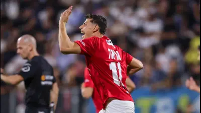 שחקן הפועל תל אביב. סתיו טוריאל. מאור אלקסלסי