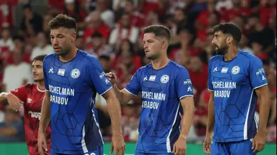 עומר יצחקי (מימין), דוד קלטינס, הארון שפסו שחקני עירוני טבריה. דני מרון