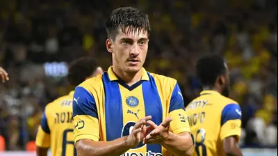 שחקן מכבי תל אביב יון ניקולאסקו. ברני ארדוב