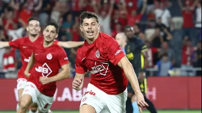 סתיו טוריאל, הפועל תל אביב. דני מרון