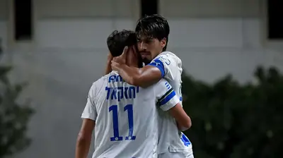 דור פרץ חוגג עם שגיב יחזקאל, מכבי תל אביב. אריאל שלום