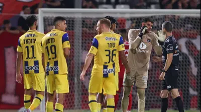 רועי משפתי, שוער מכבי תל אביב. מאור אלקסלסי