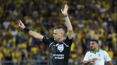 יגאל פריד שופט כדורגל. דני מרון