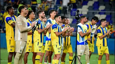 שחקני מכבי תל אביב מודים לקהל. אריאל שלום