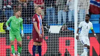 שחקן נבחרת נורבגיה, ארלינג הולאנד, אחרי החמצת פנדל מול ישראל. רויטרס