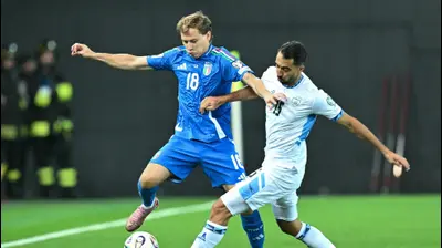 אליאל פרץ שחקן נבחרת ישראל מול ניקולו בארלה שחקן נבחרת איטליה. STEFANO RELLANDINI/AFP,GettyImages