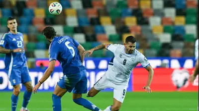 תאי בריבו שחקן נבחרת ישראל מול מנואל לוקאטלי שחקן נבחרת איטליה. STEFANO RELLANDINI/AFP,GettyImages