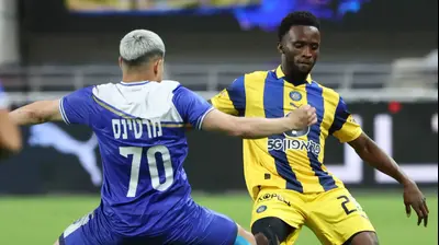 איסוף סיסוקו שחקן מכבי תל אביב. דני מרון