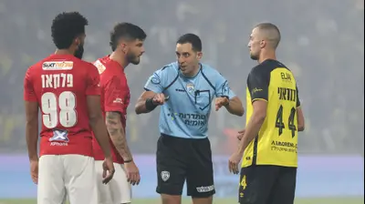 השופט אביעד שילוח מפריד בין לוקה גדראני שחקן בית