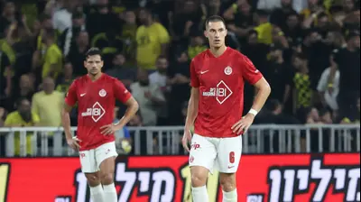 אנדריאן קרייב שחקן הפועל תל אביב מאוכזב. דני מרון