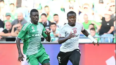 סדריק דון שחקן הפועל ירושלים לפני עלי מוחמד שחקן מכבי חיפה. ברני ארדוב