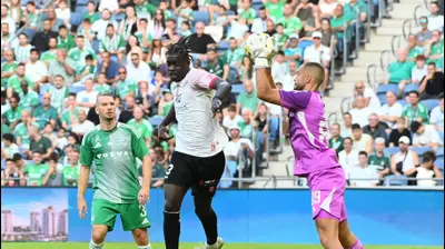 גאורגי ירמקוב שוער מכבי חיפה מול ישראל דאפה שחקן הפועל ירושלים. ברני ארדוב