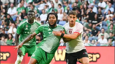 נועם מלמוד שחקן הפועל ירושלים מול טריבנטה סטיוארט שחקן מכבי חיפה. ברני ארדוב