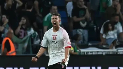 איליי מדמון שחקן הפועל ירושלים חוגג שער. ברני ארדוב