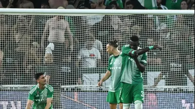 עבדולאי סק, שון גולדברג, ילה בטאי שחקני מכבי חיפה מאוכזבים. ברני ארדוב