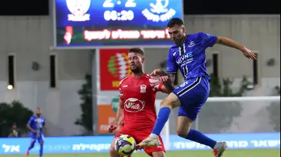 איתי רוטמן שחקן הפועל פתח תקוה מול עדן שמיר שחקן בני סכנין. אודי ציטיאט