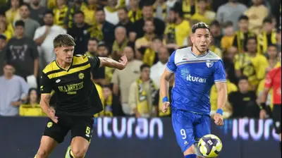 אדריאן אוגריסה, עירוני קרית שמונה לצד דניס קוליקוב, מכבי נתניה. ברני ארדוב