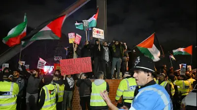 הפגנות נגד ישראל לפני המשחק של מכבי תל אביב נגד אסטון וילה. רויטרס