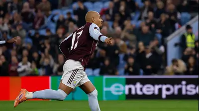 דונייל מאלן שחקן אסטון וילה חוגג שער. רויטרס