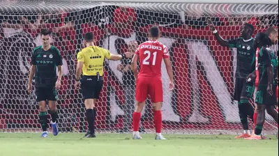 שניר לוי שופט כדורגל מבטל פנדל לחובת מכבי חיפה. מאור אלקסלסי