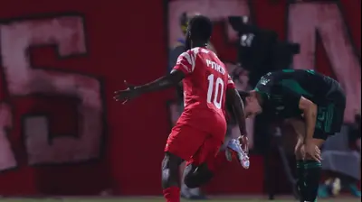 מתיו קוג'ו שחקן בני סכנין חוגג שער. מאור אלקסלסי