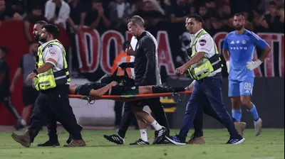 דולב חזיזה שחקן מכבי חיפה מפונה על אלונקה. מאור אלקסלסי