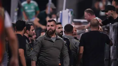 שוטרים מול יציע אוהדי מכבי חיפה. מאור אלקסלסי