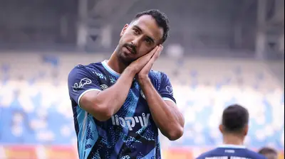 אליאל פרץ שחקן הפועל באר שבע חוגג שער. מאור אלקסלסי